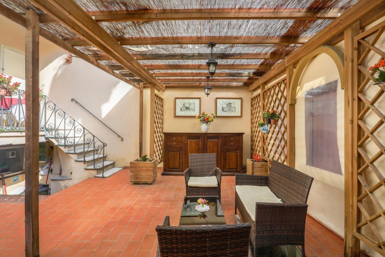 Antica Residenza Santa Chiara -City Center Lucca Eksteriør billede