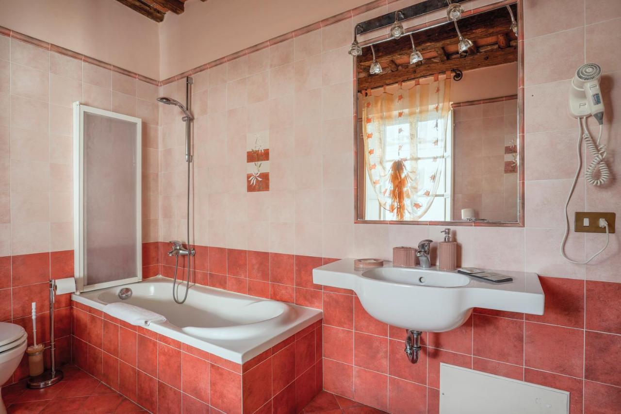 Antica Residenza Santa Chiara -City Center Lucca Eksteriør billede