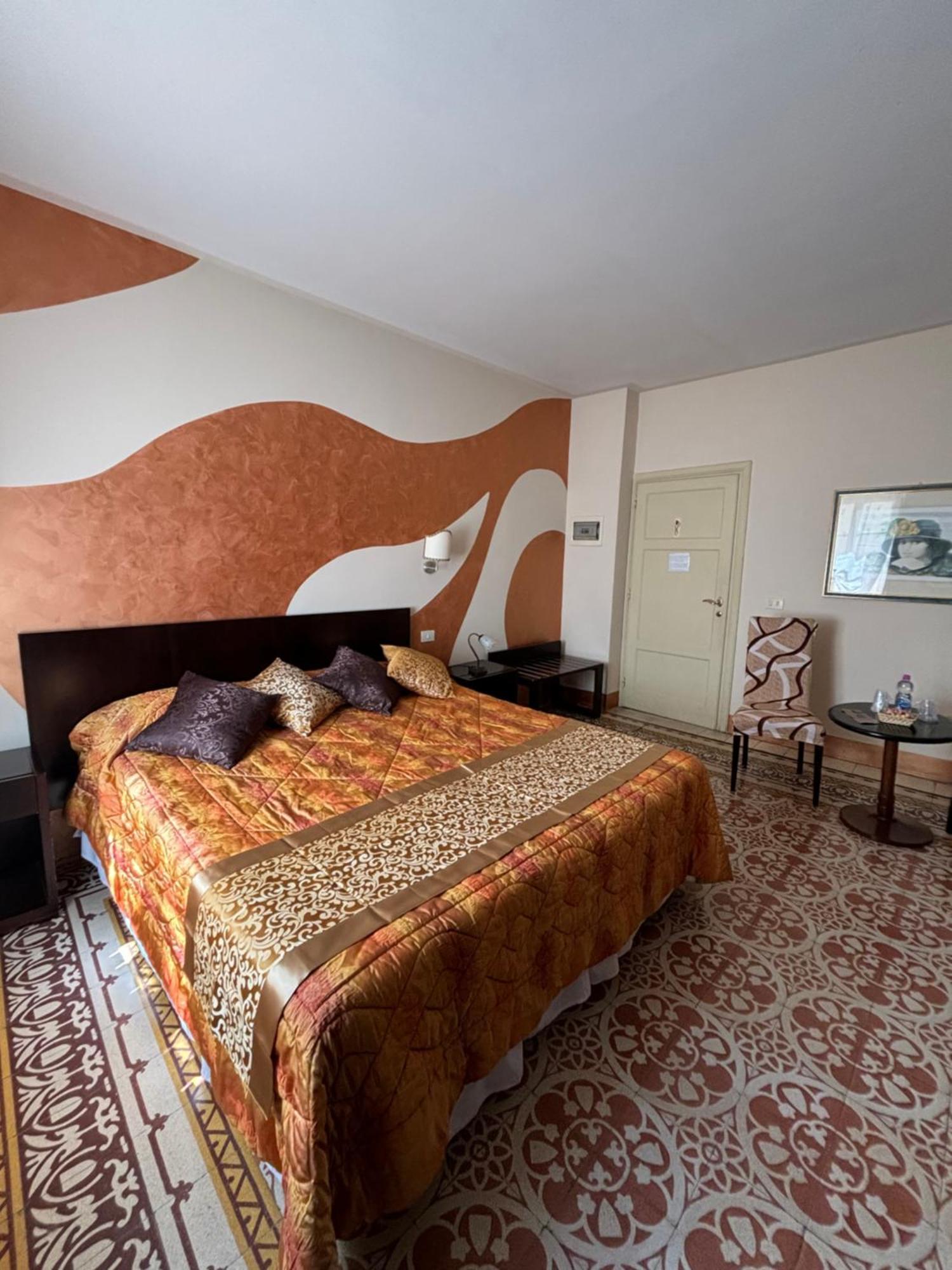 Antica Residenza Santa Chiara -City Center Lucca Eksteriør billede
