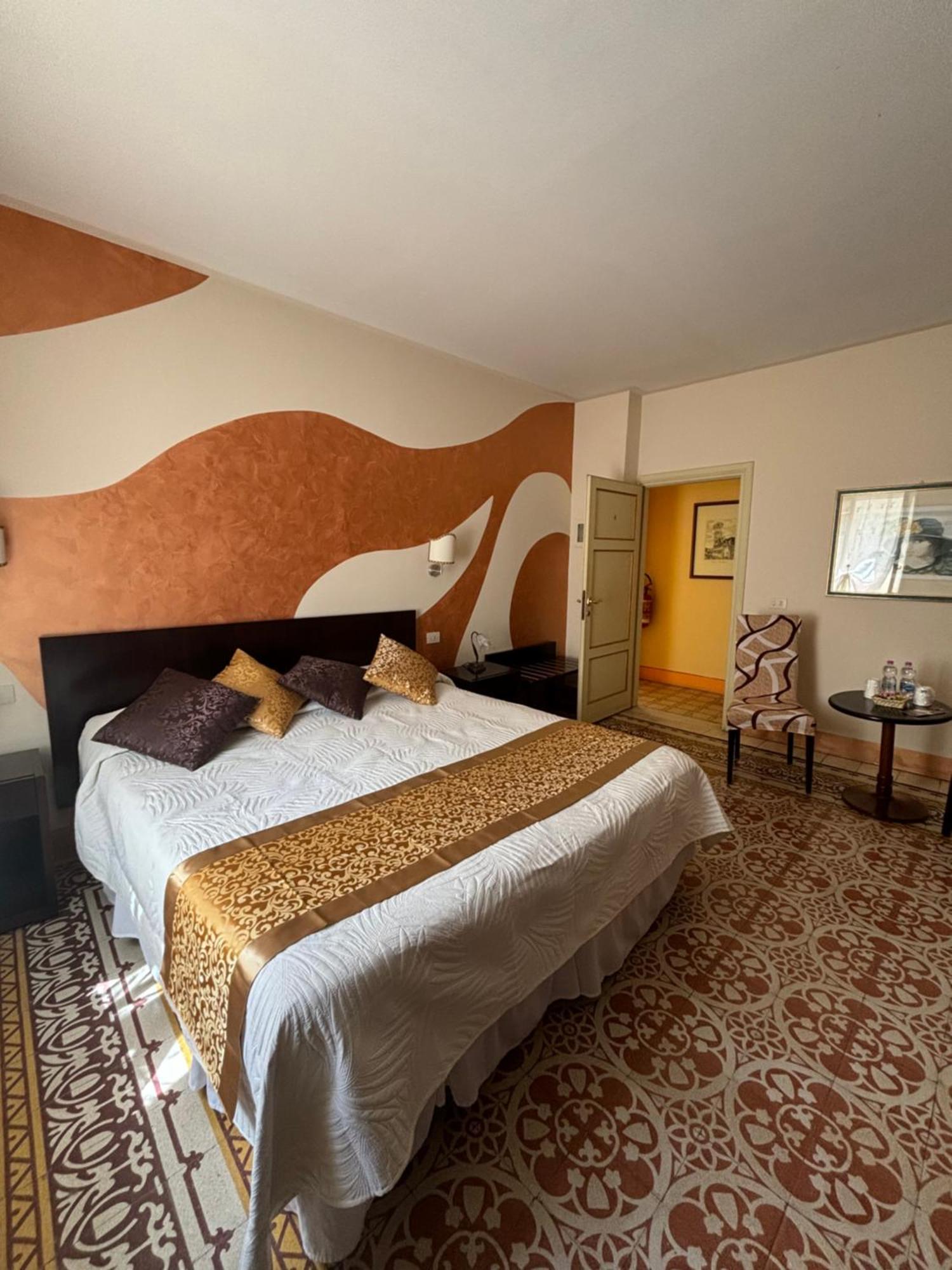 Antica Residenza Santa Chiara -City Center Lucca Eksteriør billede