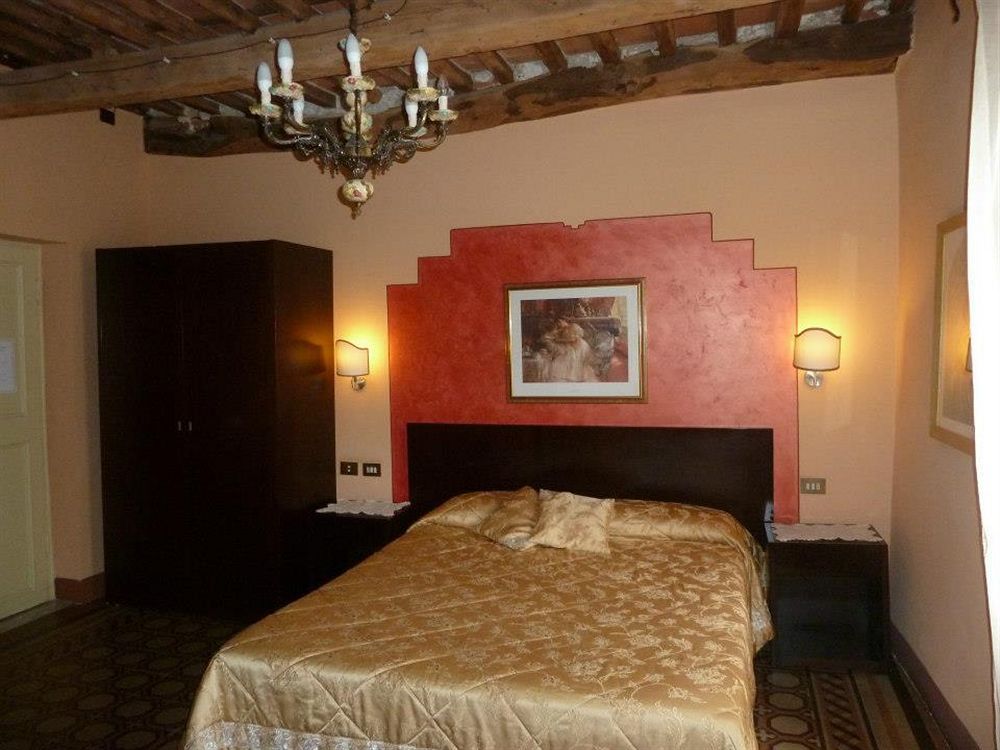 Antica Residenza Santa Chiara -City Center Hotel Lucca Eksteriør billede