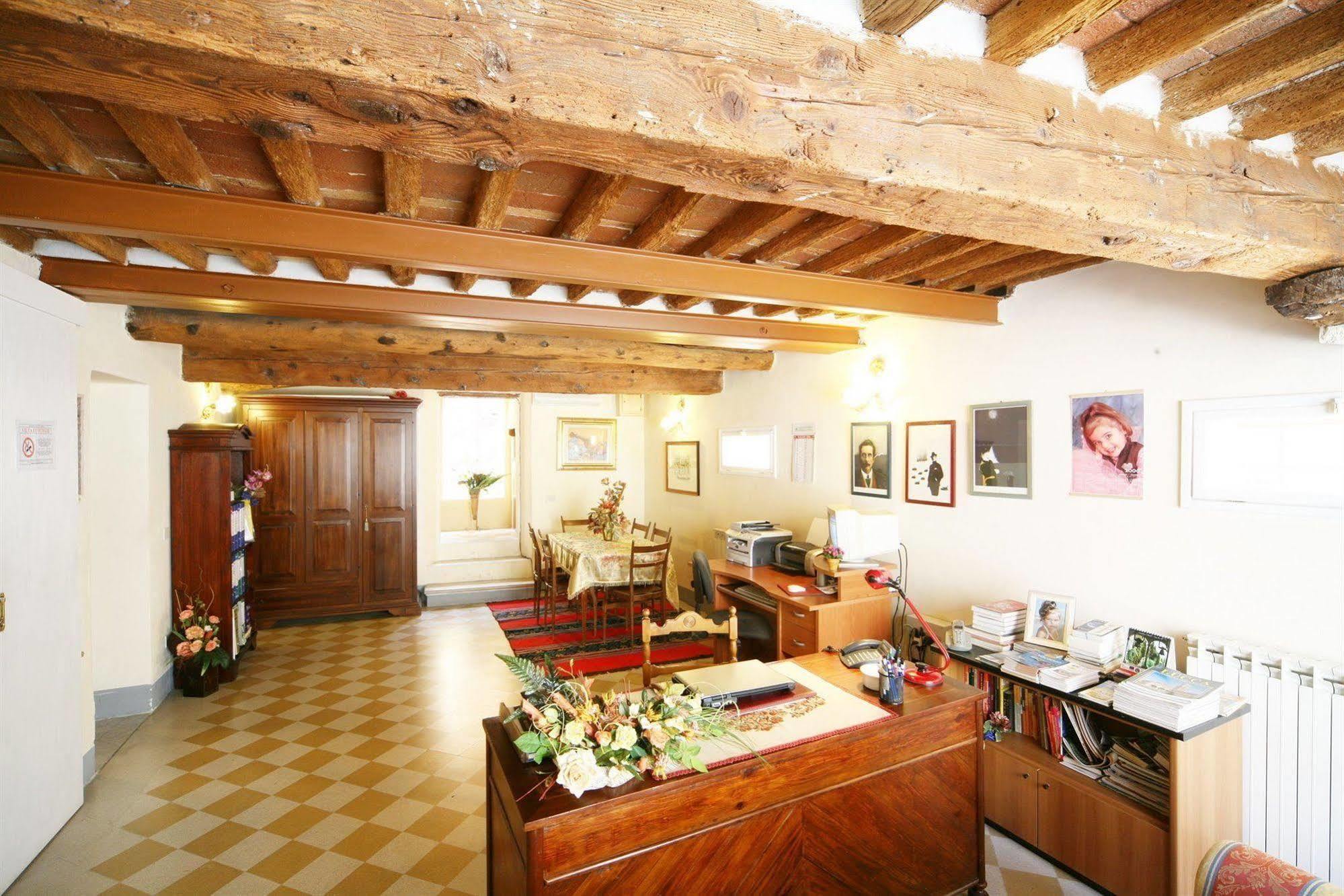 Antica Residenza Santa Chiara -City Center Lucca Eksteriør billede
